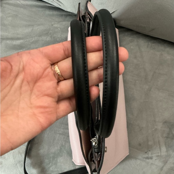 Nice ELEGANT SPACIOUS tote 🌷🌷 - Picture 10 of 13